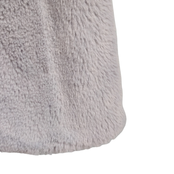 Carmin Women's Gray Faux Fur Vest - Size Large, Soft and Stylish - Picture 6 of 10